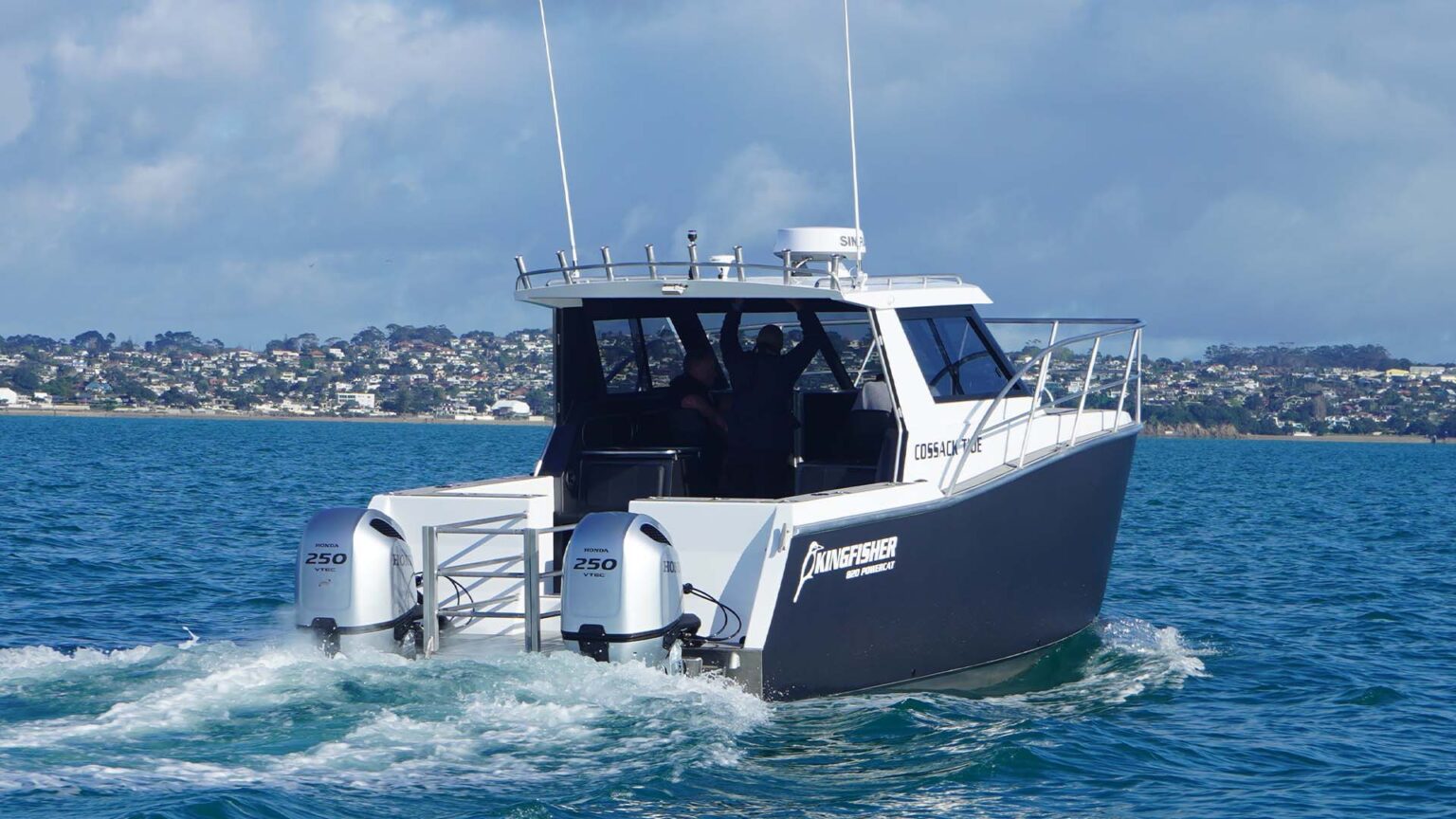 820 Powercat - Kingfisher Boats